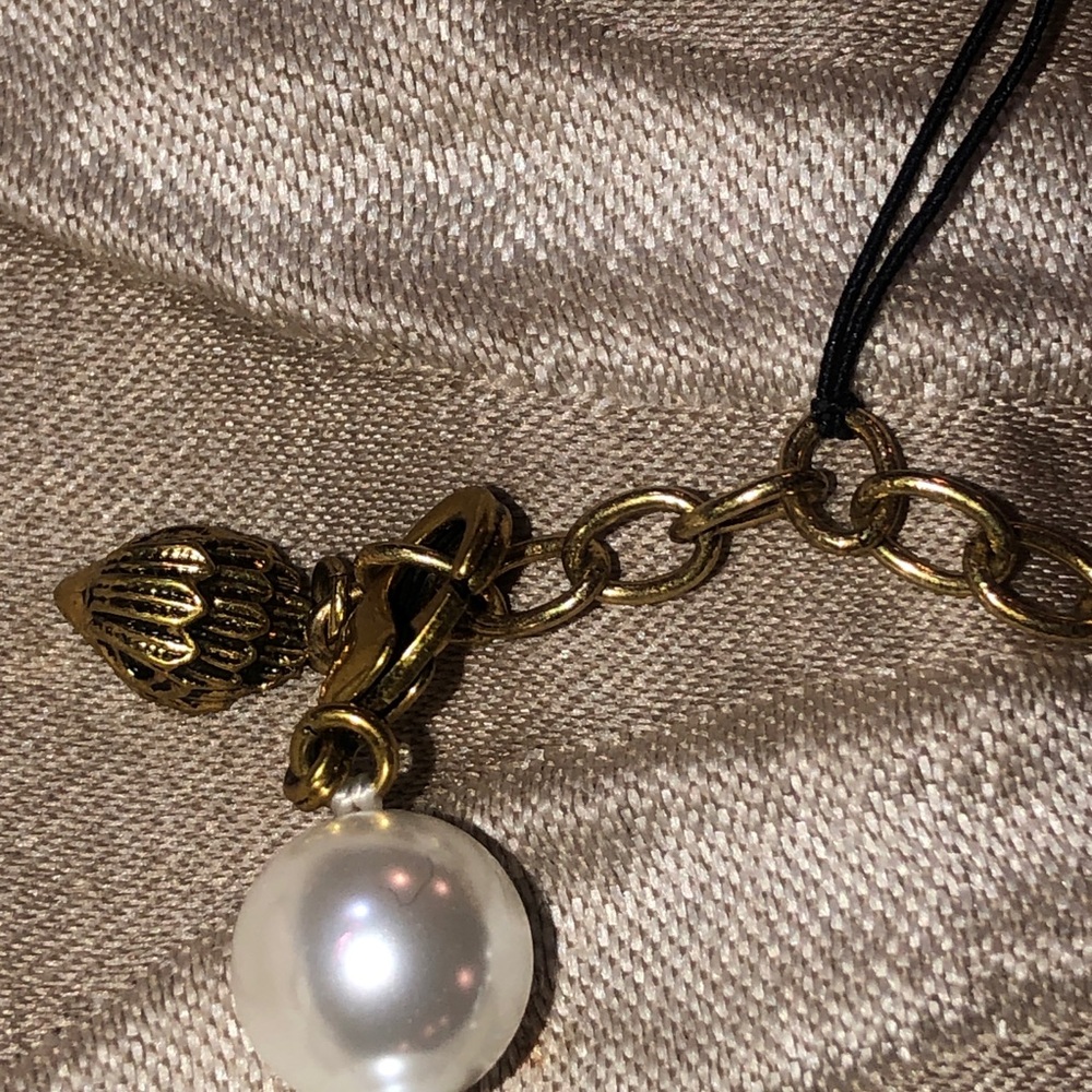 Kurt Geiger Pearl Necklace with Multicolor Gem Heart Pendant - Picture 5 of 6